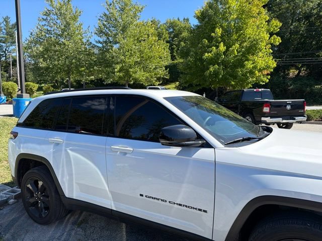 Used 2023 Jeep Grand Cherokee Altitude AWD/4WD image 13