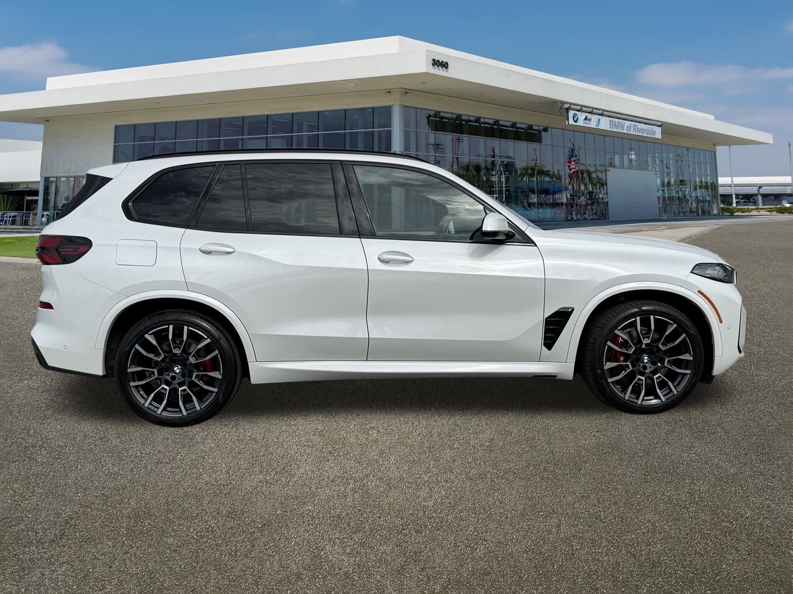 Used 2024 BMW X5 xDrive40i w/ Executive Package image 12