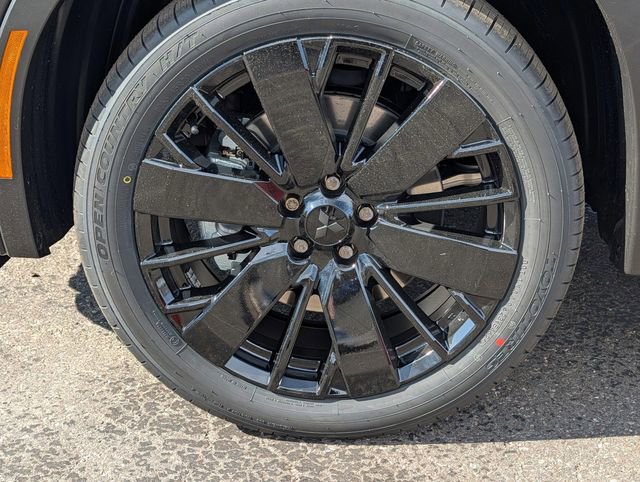 New 2026 Mitsubishi Outlander LE FWD image 3
