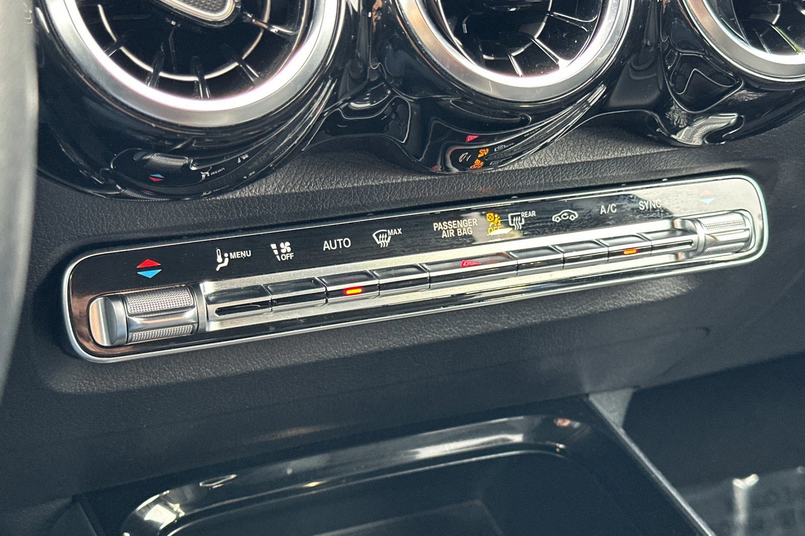 Used 2023 Mercedes-Benz GLB 250 4MATIC image 20