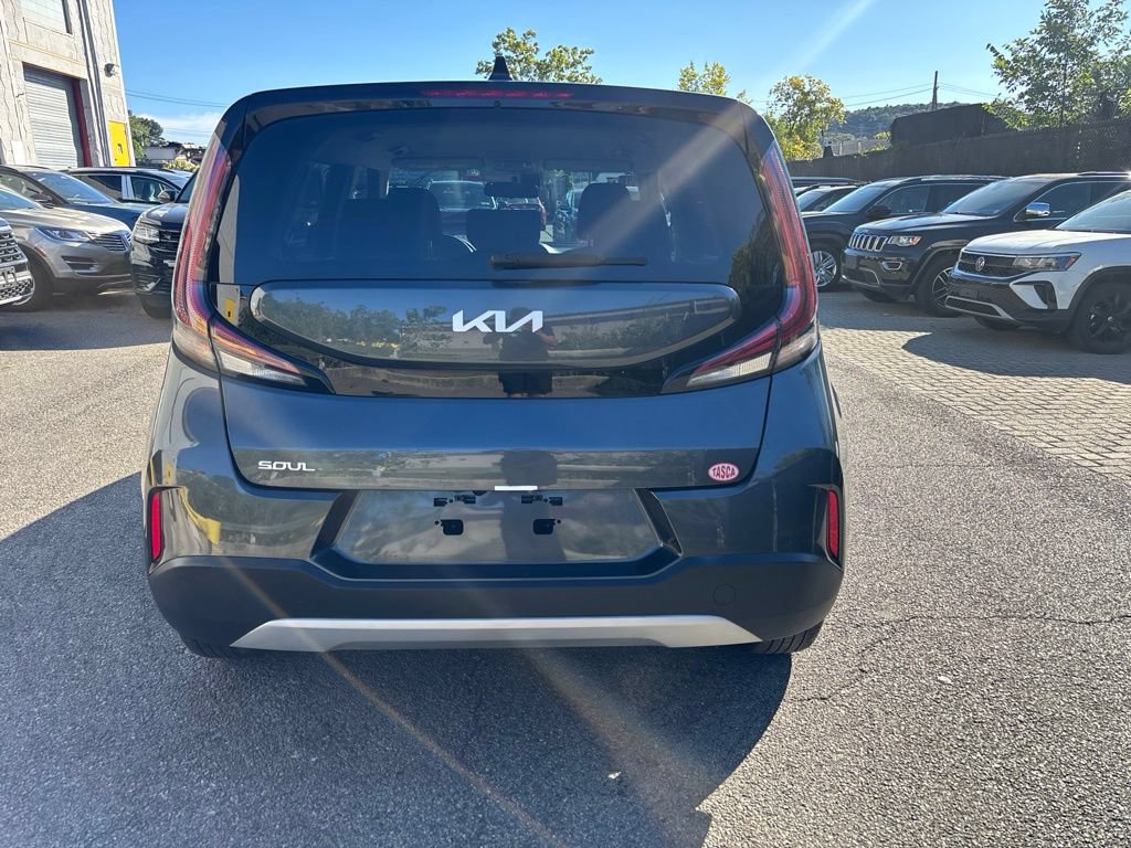 Used 2024 Kia Soul LX w/ Option Group 015 FWD image 5
