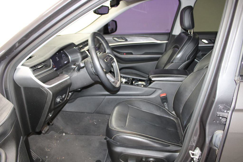 Used 2022 Jeep Grand Cherokee Limited AWD/4WD image 16