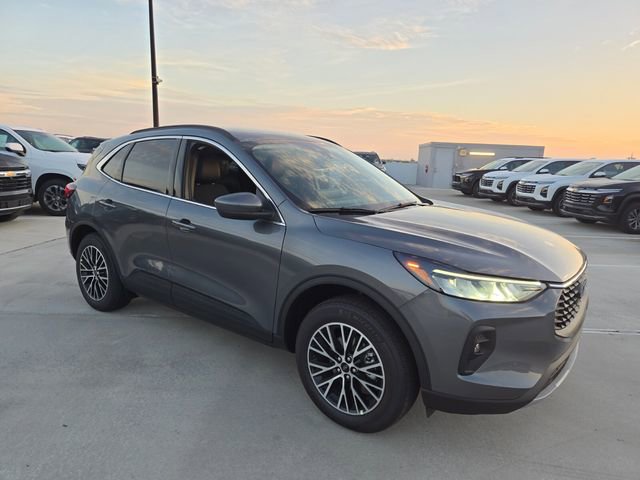 New 2025 Ford Escape SE image 2