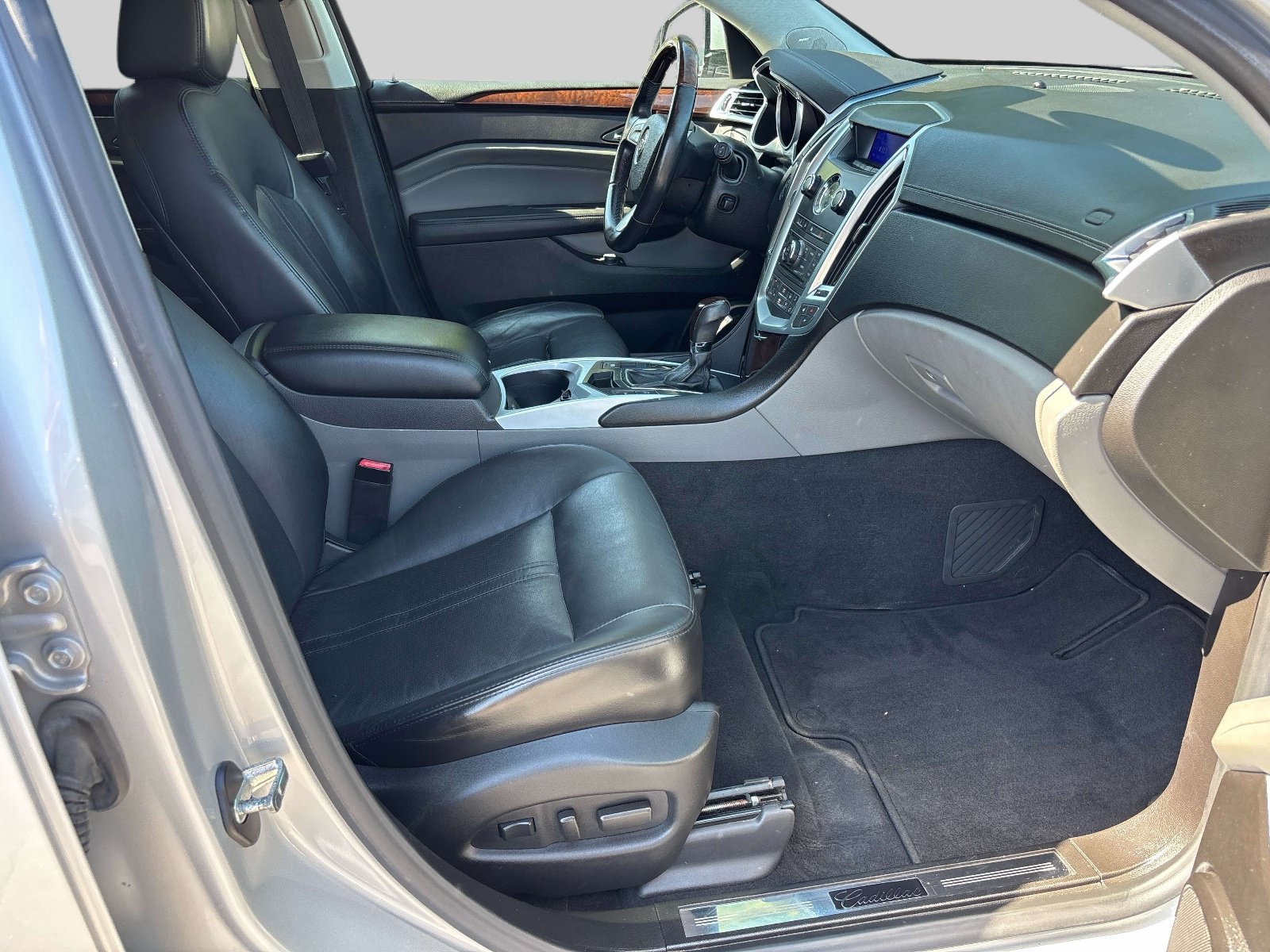 Used 2011 Cadillac SRX Luxury FWD image 15
