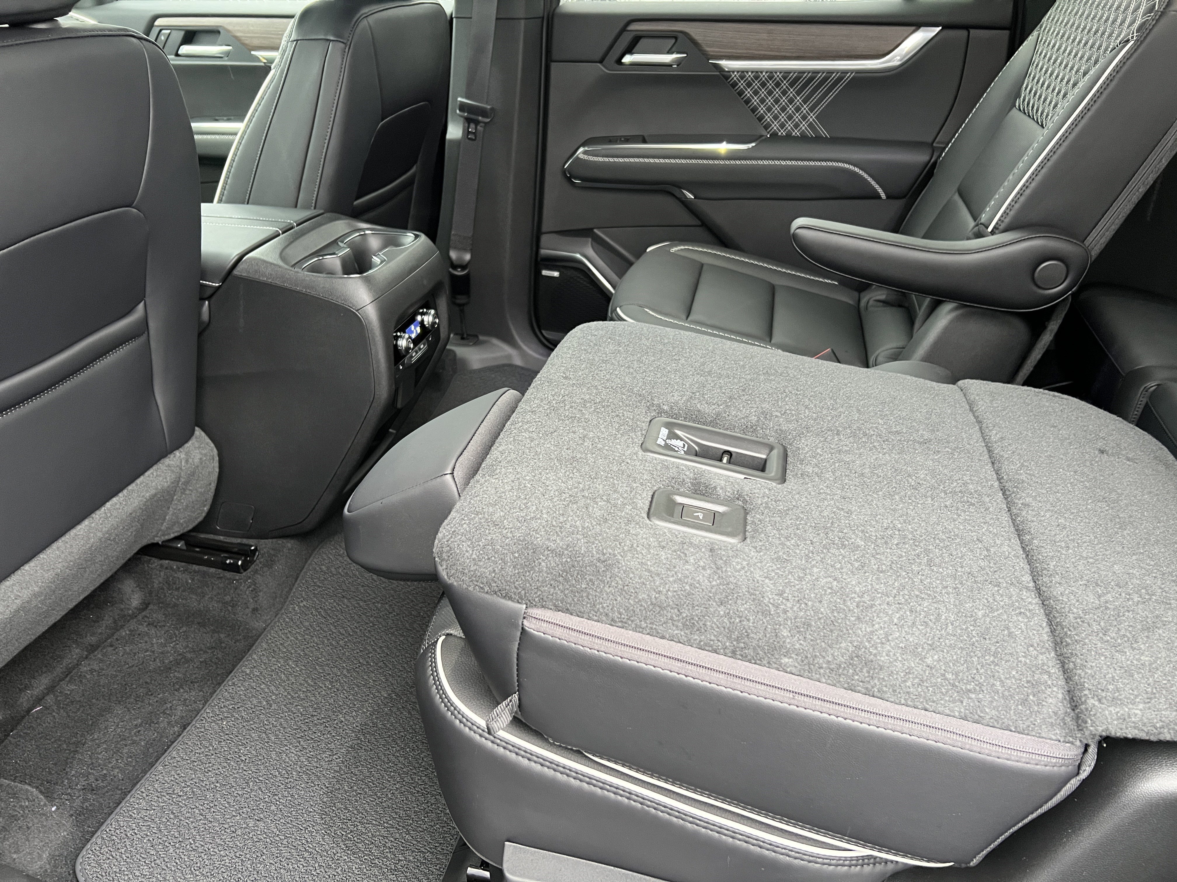 New 2026 GMC Acadia Denali w/ Super Cruise Package image 19