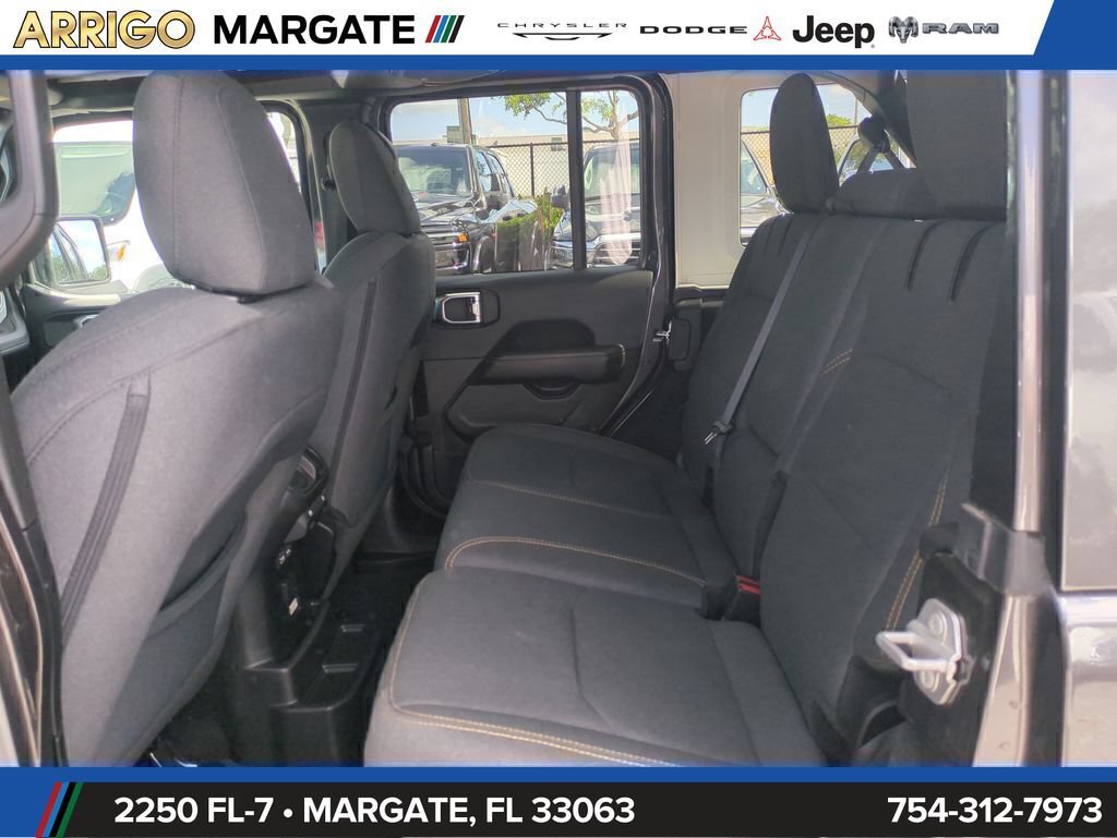 Used 2025 Jeep Wrangler Unlimited Sahara AWD/4WD image 14