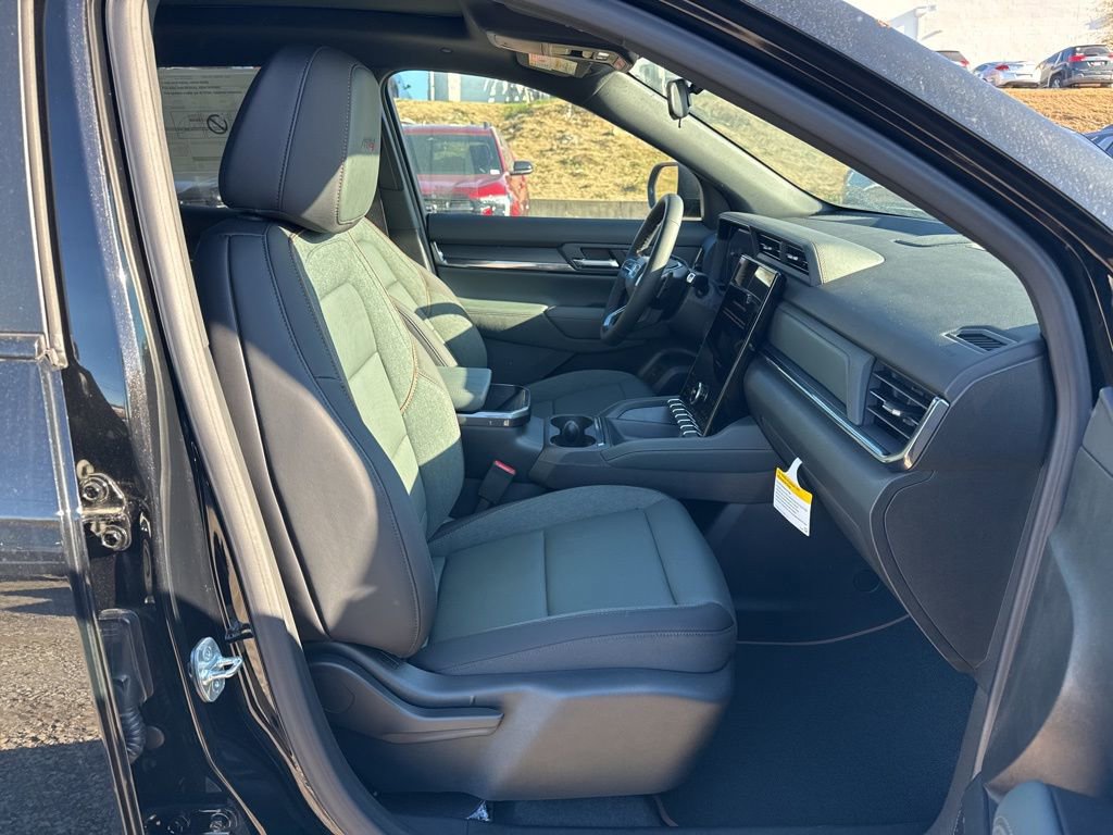 New 2026 GMC Terrain AT4 w/ LPO, Black Badging Package image 21