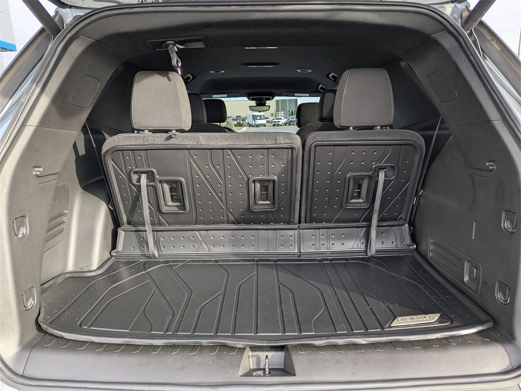 Used 2023 Chevrolet Traverse LT w/ Rear Camera Mirror Package image 36