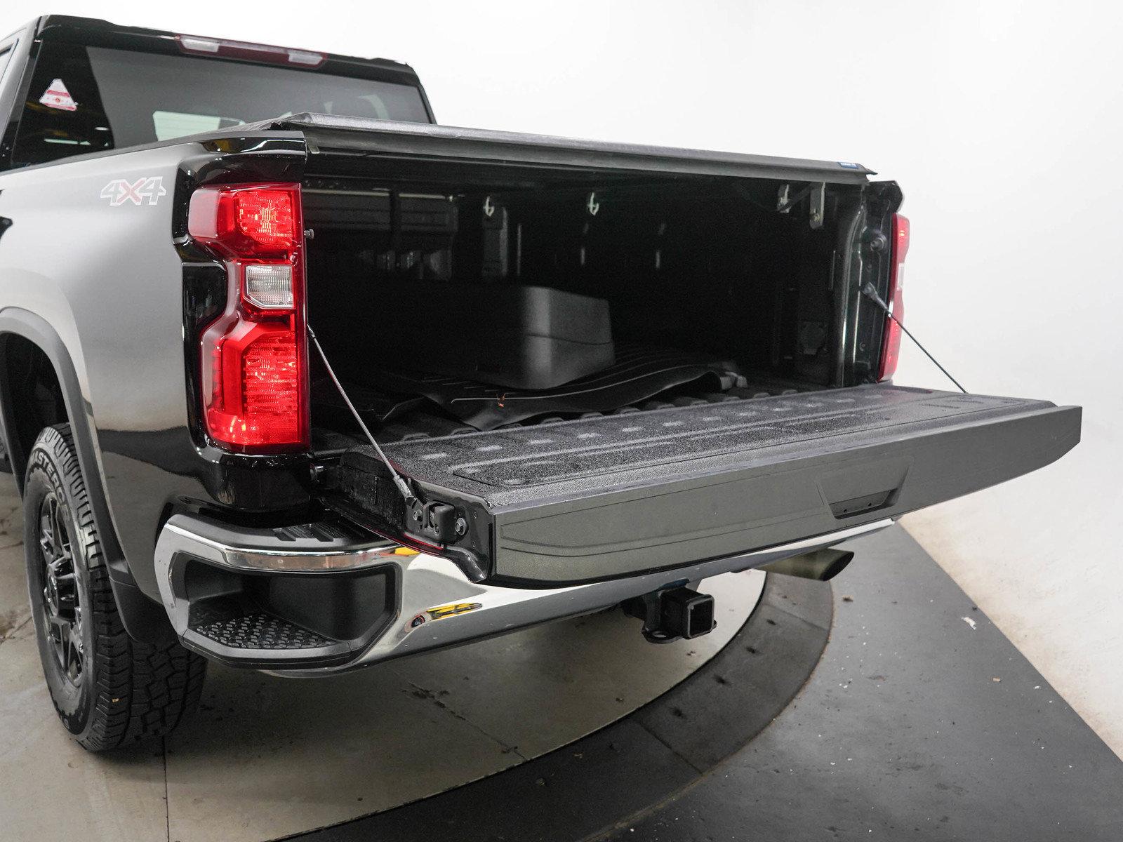 Used 2024 Chevrolet Silverado 2500 LT w/ Convenience Package AWD/4WD image 9