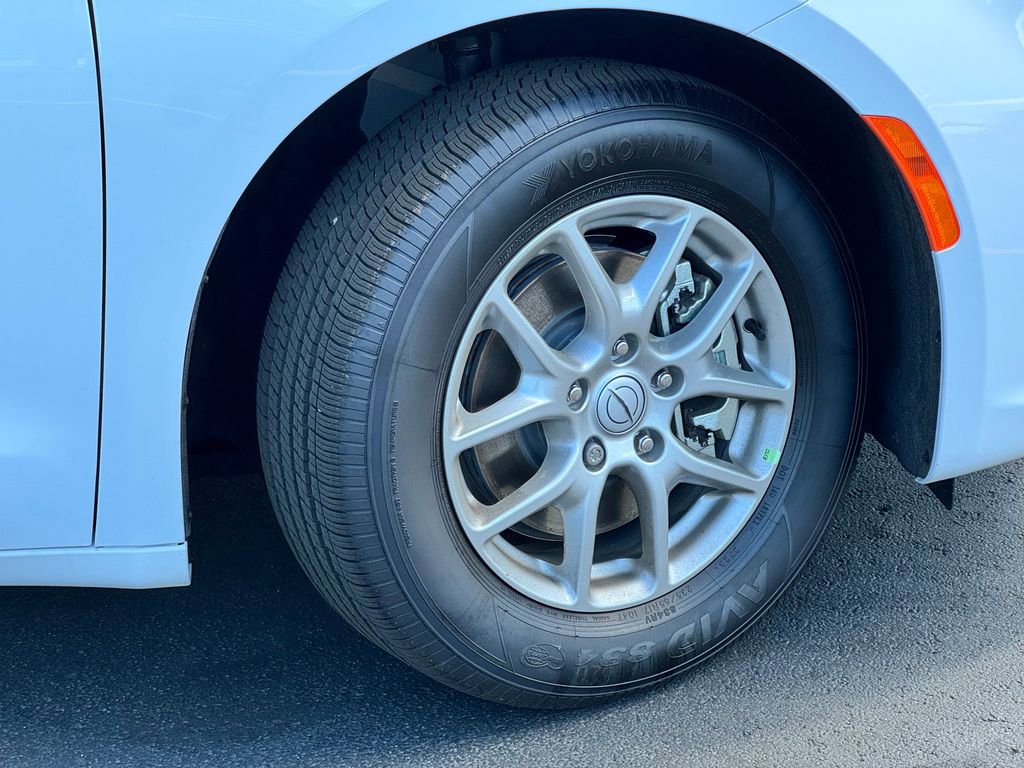 New 2026 Chrysler Pacifica Select image 9