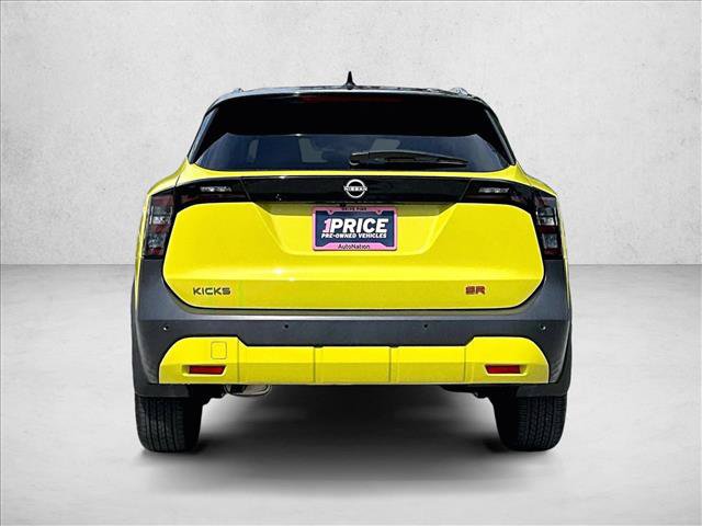 Used 2025 Nissan Kicks SR FWD video 4
