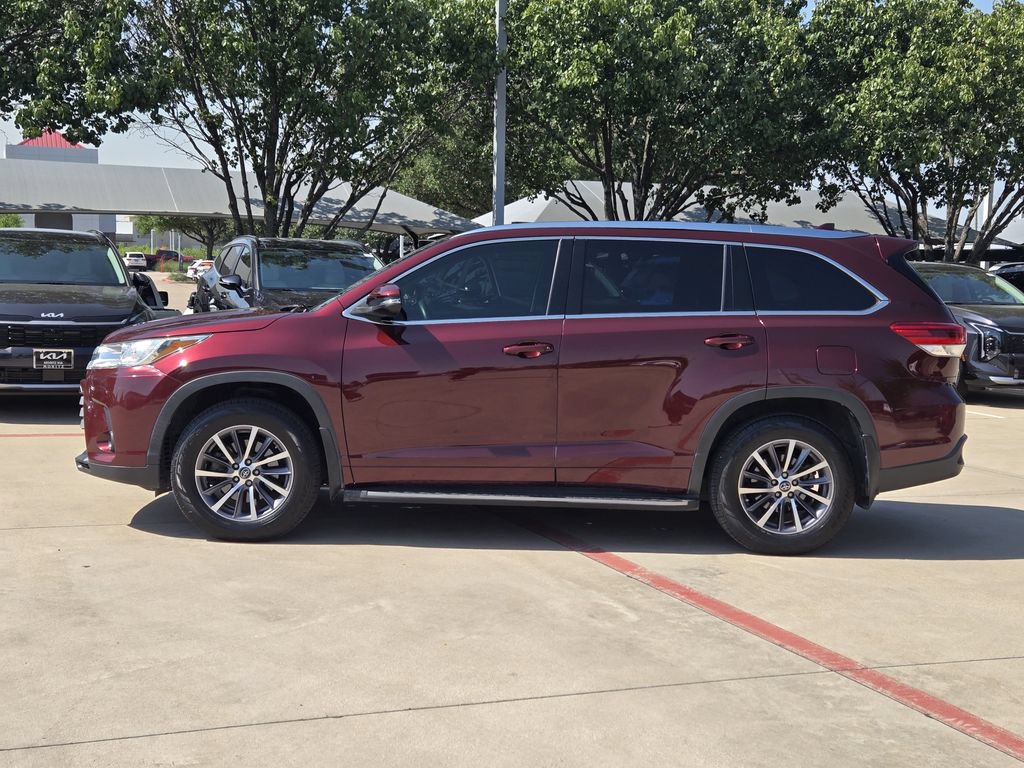 Used 2017 Toyota Highlander XLE FWD image 12
