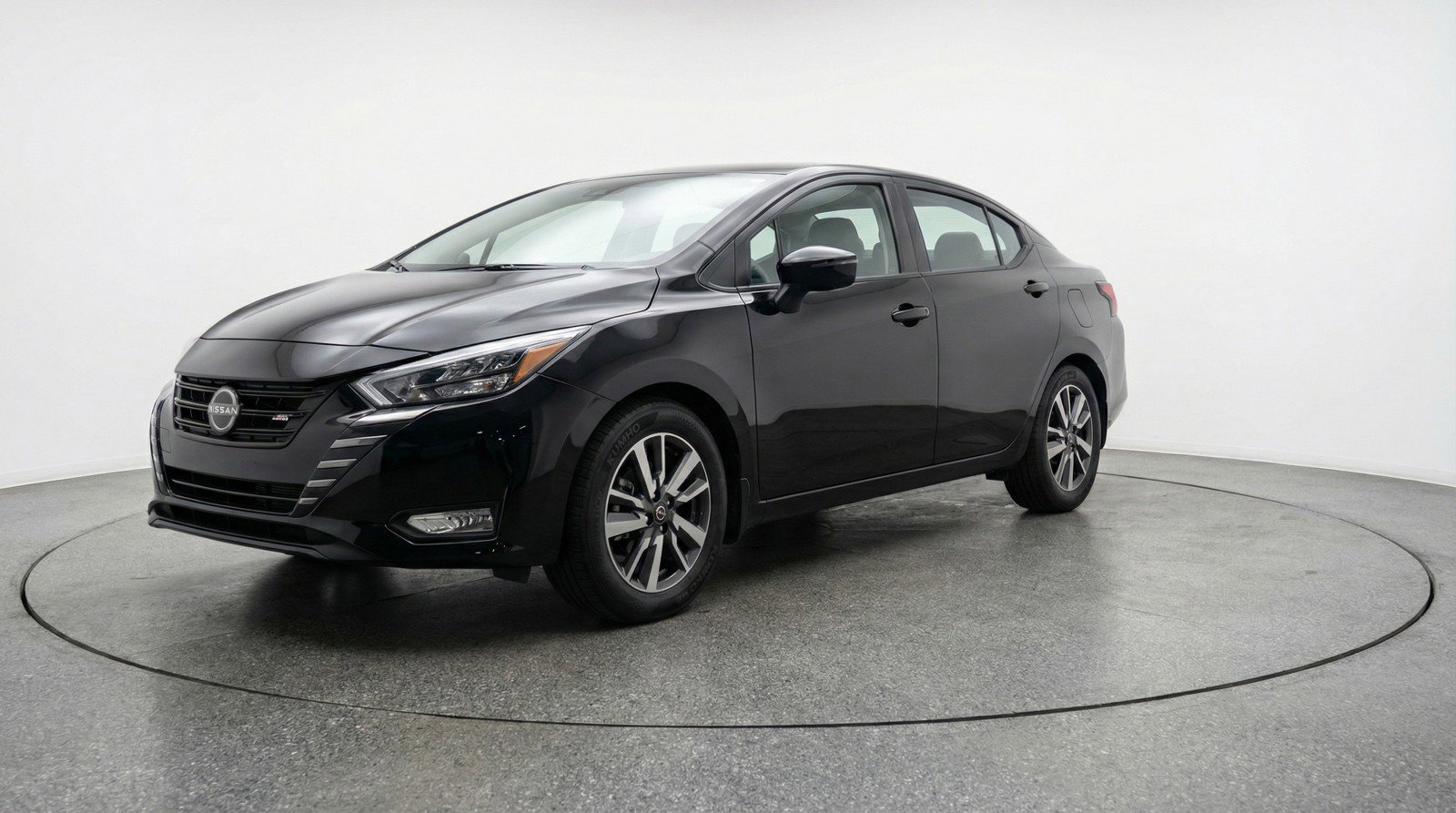 Used 2025 Nissan Versa SV image 3