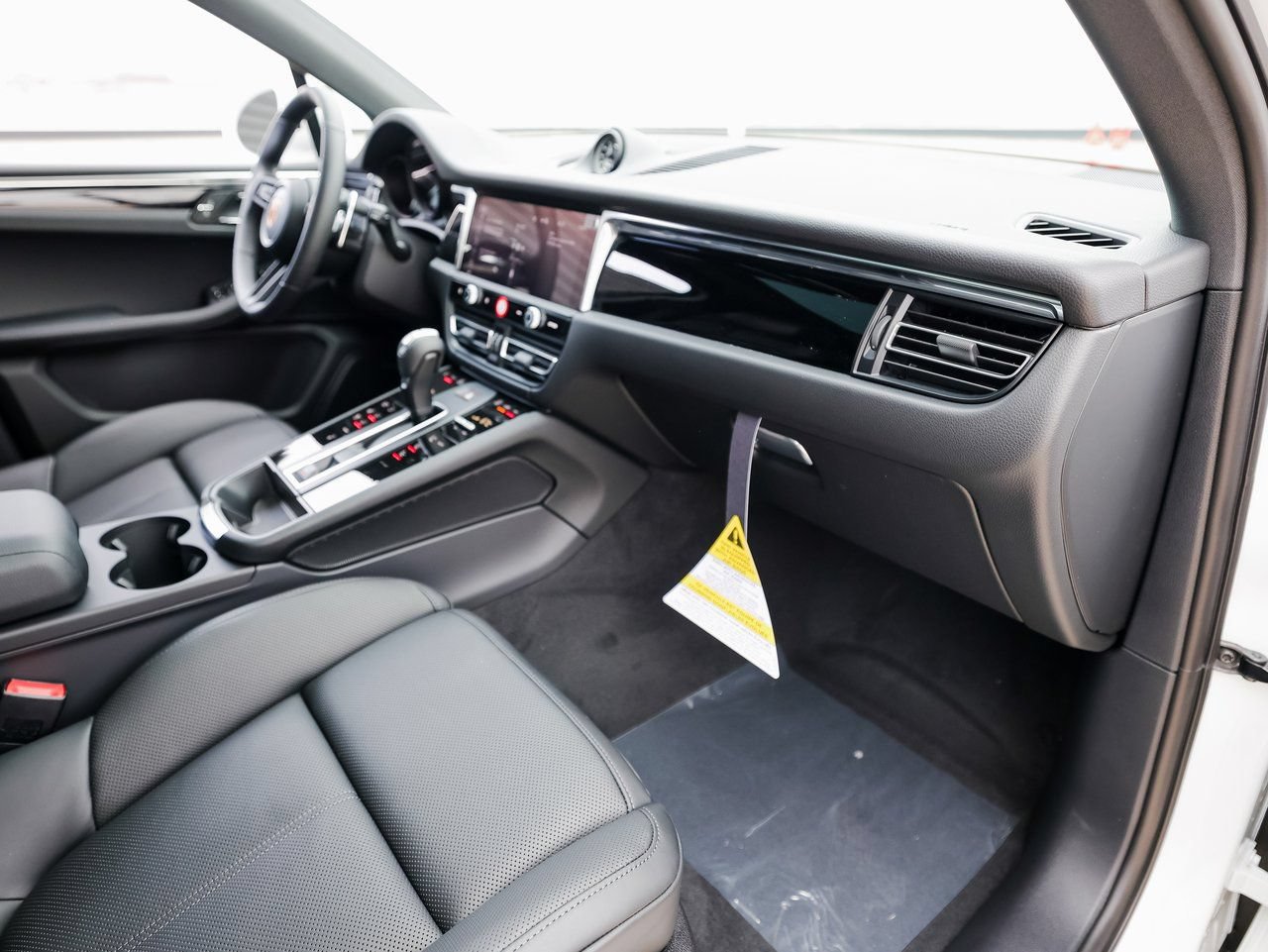 Certified 2026 Porsche Macan S AWD/4WD image 27
