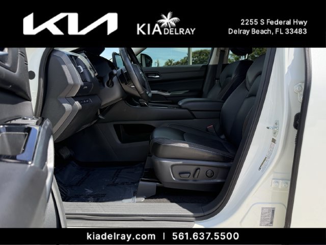 Used 2024 Nissan Pathfinder SL AWD/4WD image 18
