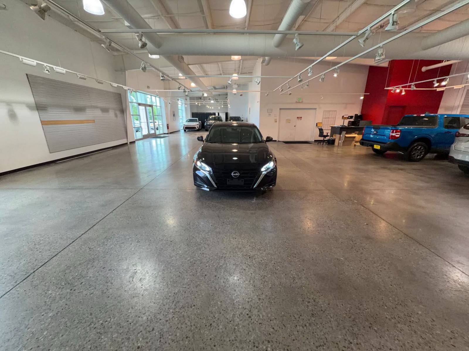 Used 2025 Nissan Altima 2.5 SV FWD image 14