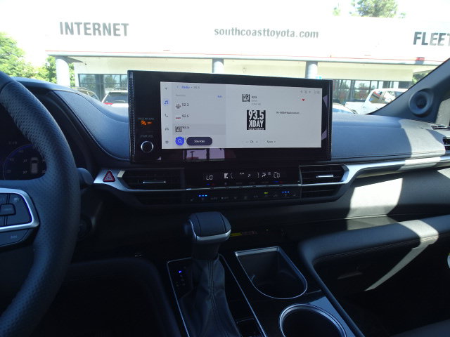 New 2026 Toyota Sienna Platinum AWD/4WD image 18