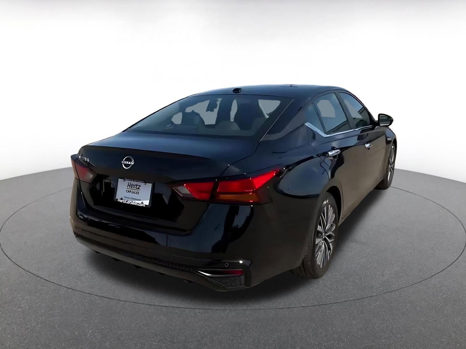 Used 2025 Nissan Altima 2.5 SV FWD image 14