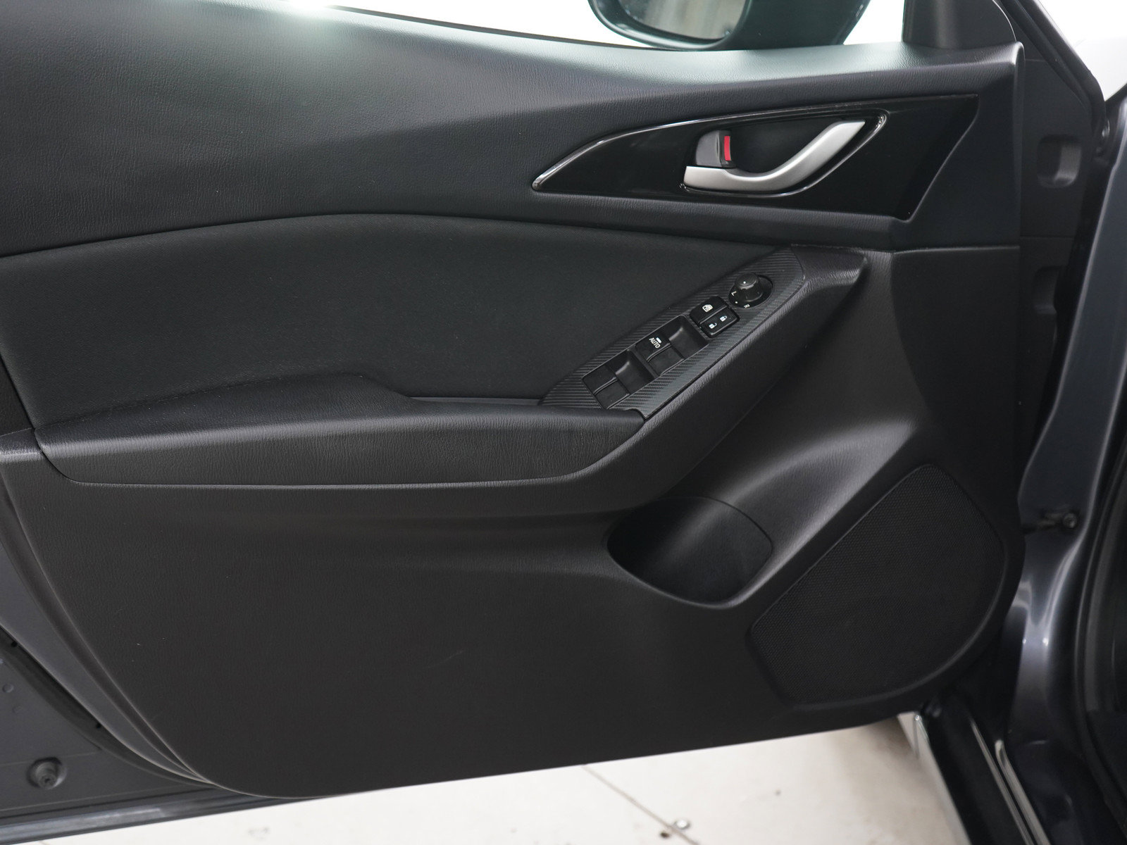 Used 2015 MAZDA MAZDA3 i Sport FWD image 17