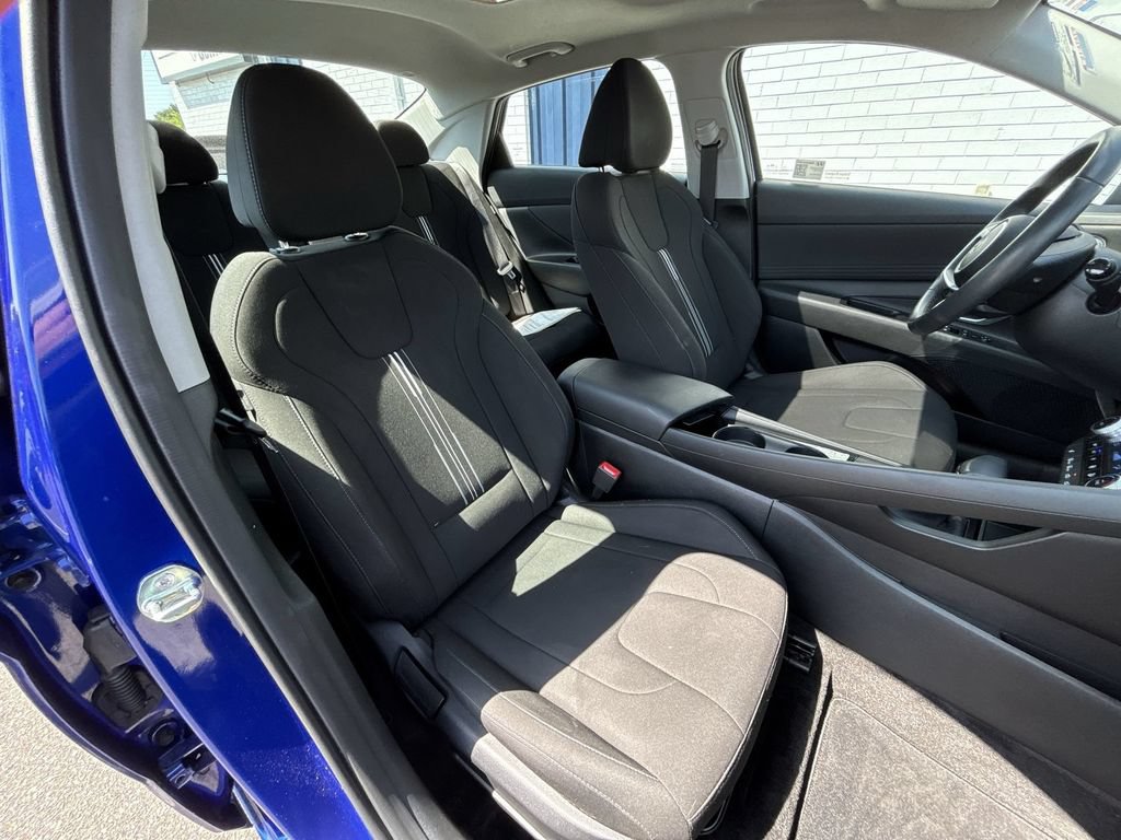 Used 2025 Hyundai Elantra SEL FWD image 27