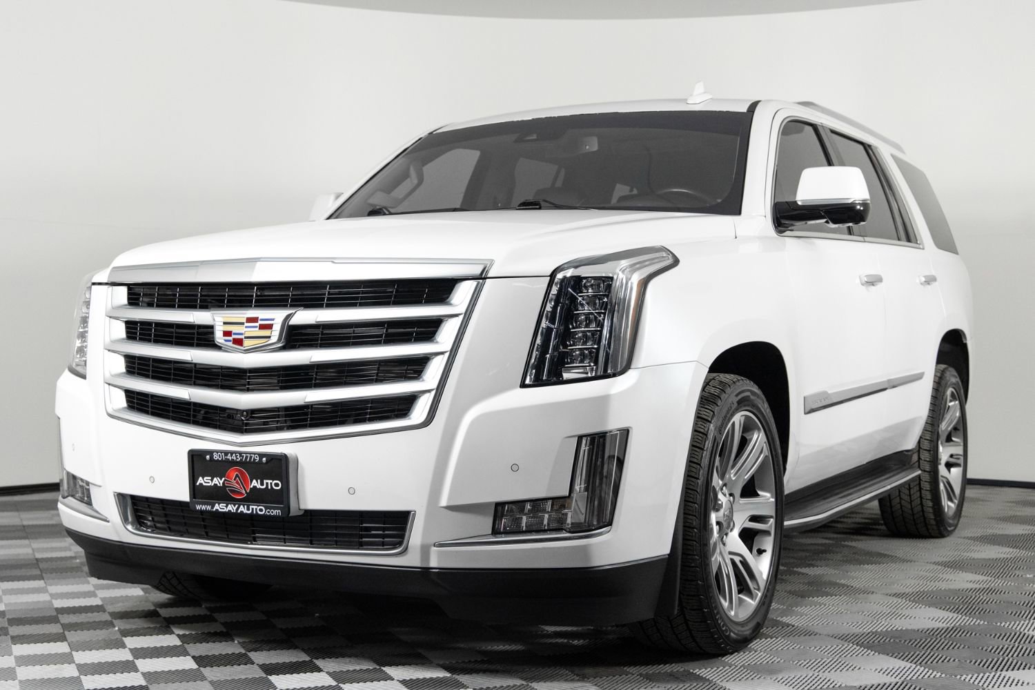 Used 2016 Cadillac Escalade Luxury image 2