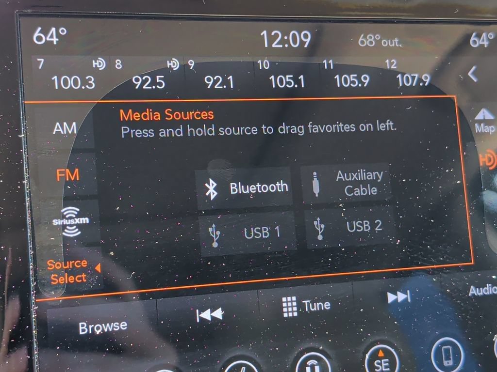 Used 2020 Jeep Grand Cherokee Limited AWD/4WD image 29