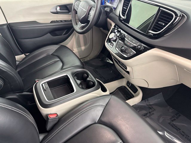 Used 2023 Chrysler Pacifica Touring-L FWD image 24