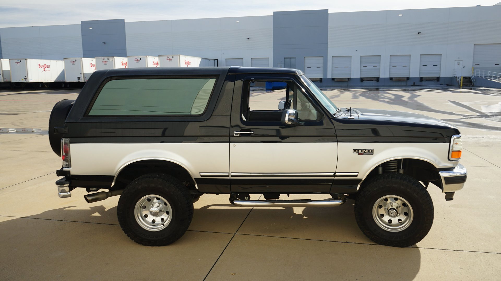 Used 1995 Ford Bronco XLT image 17