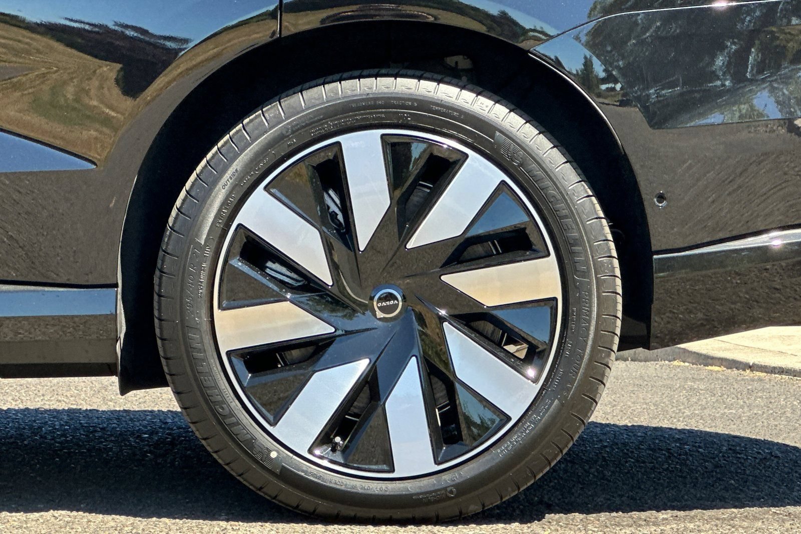 New 2026 Volvo EX90 Plus AWD/4WD image 25