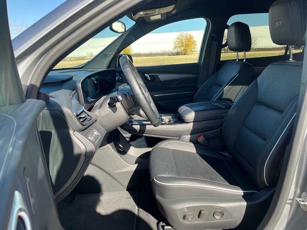 Used 2025 Buick Enclave Sport Touring image 10