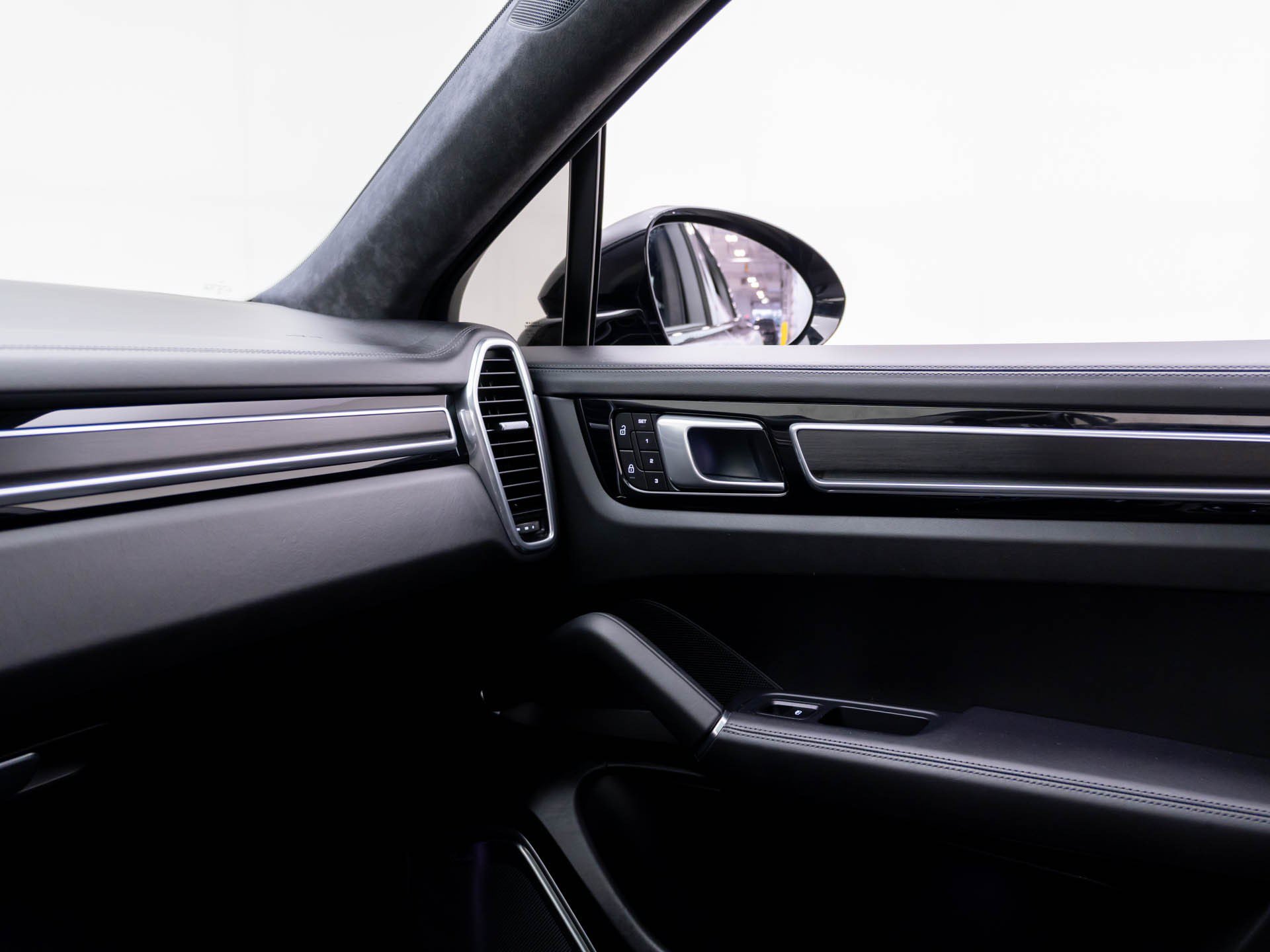 Certified 2022 Porsche Cayenne GTS AWD/4WD image 30