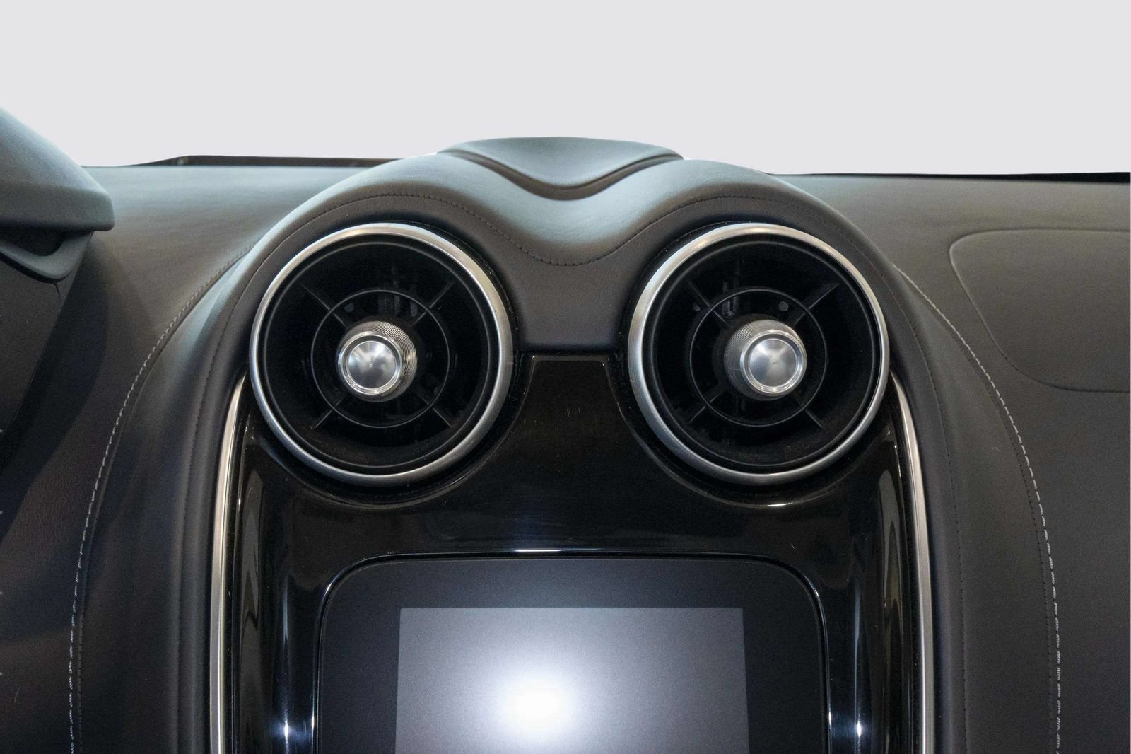 Used 2023 McLaren GT RWD image 27
