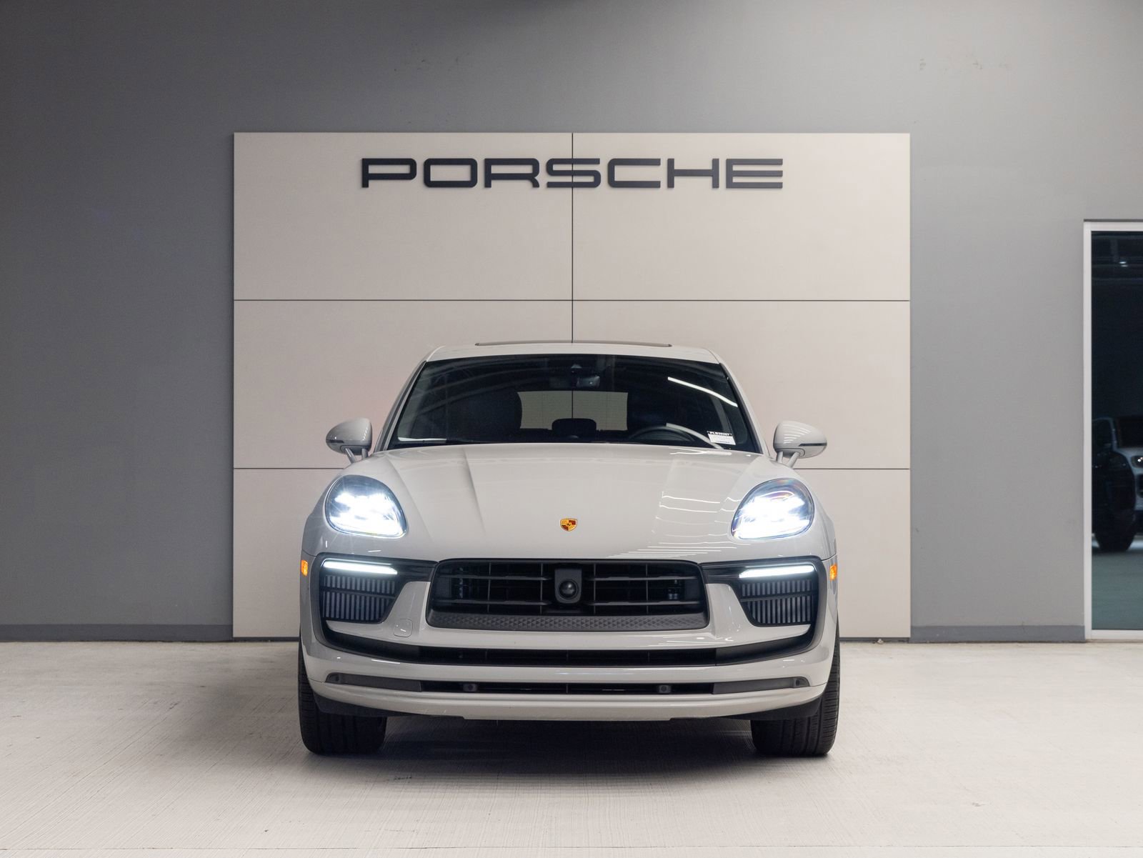Certified 2023 Porsche Macan S AWD/4WD image 10