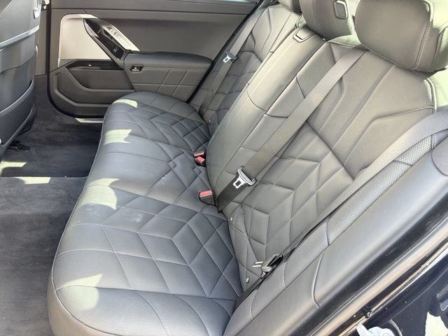 Used 2025 BMW 750e xDrive AWD/4WD image 17