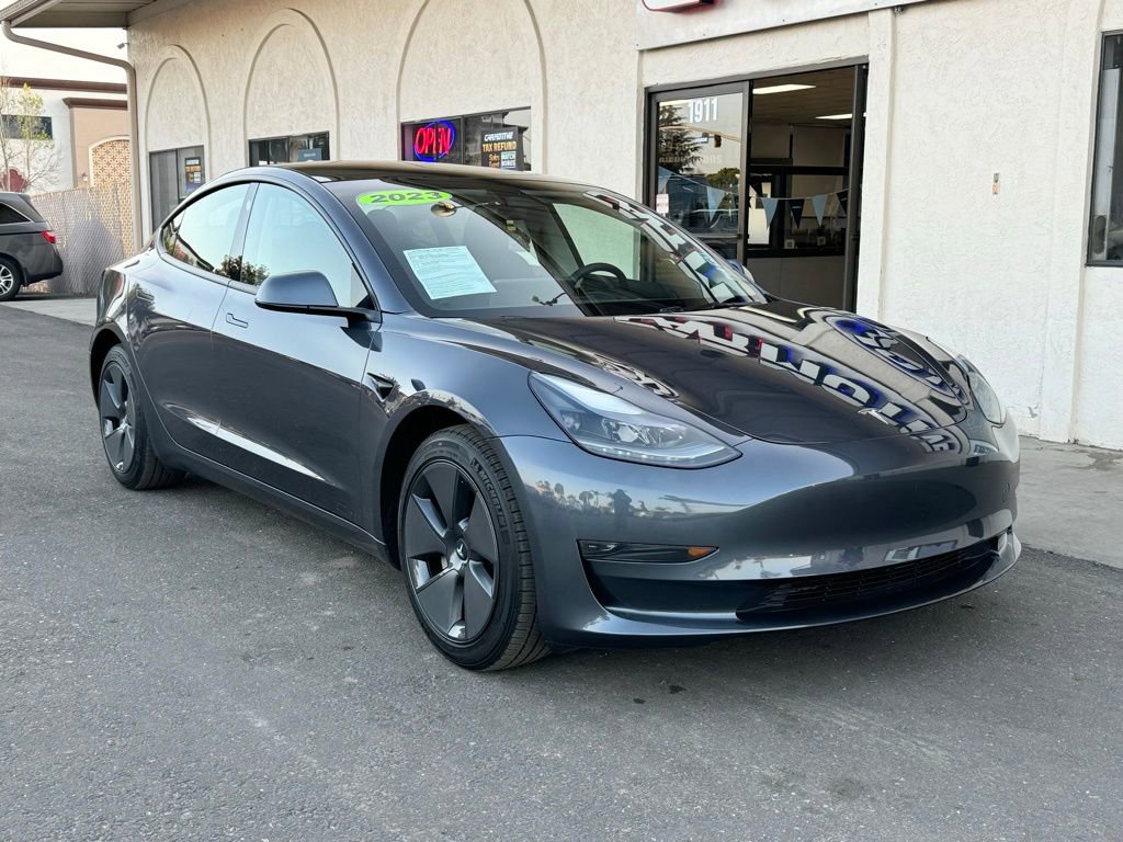 Used 2023 Tesla Model 3 Standard Range RWD image 1