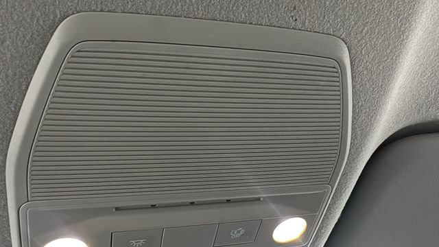 Certified 2025 Nissan Kicks SR image 30