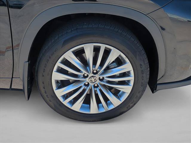 Certified 2026 Toyota Highlander Platinum AWD/4WD image 25