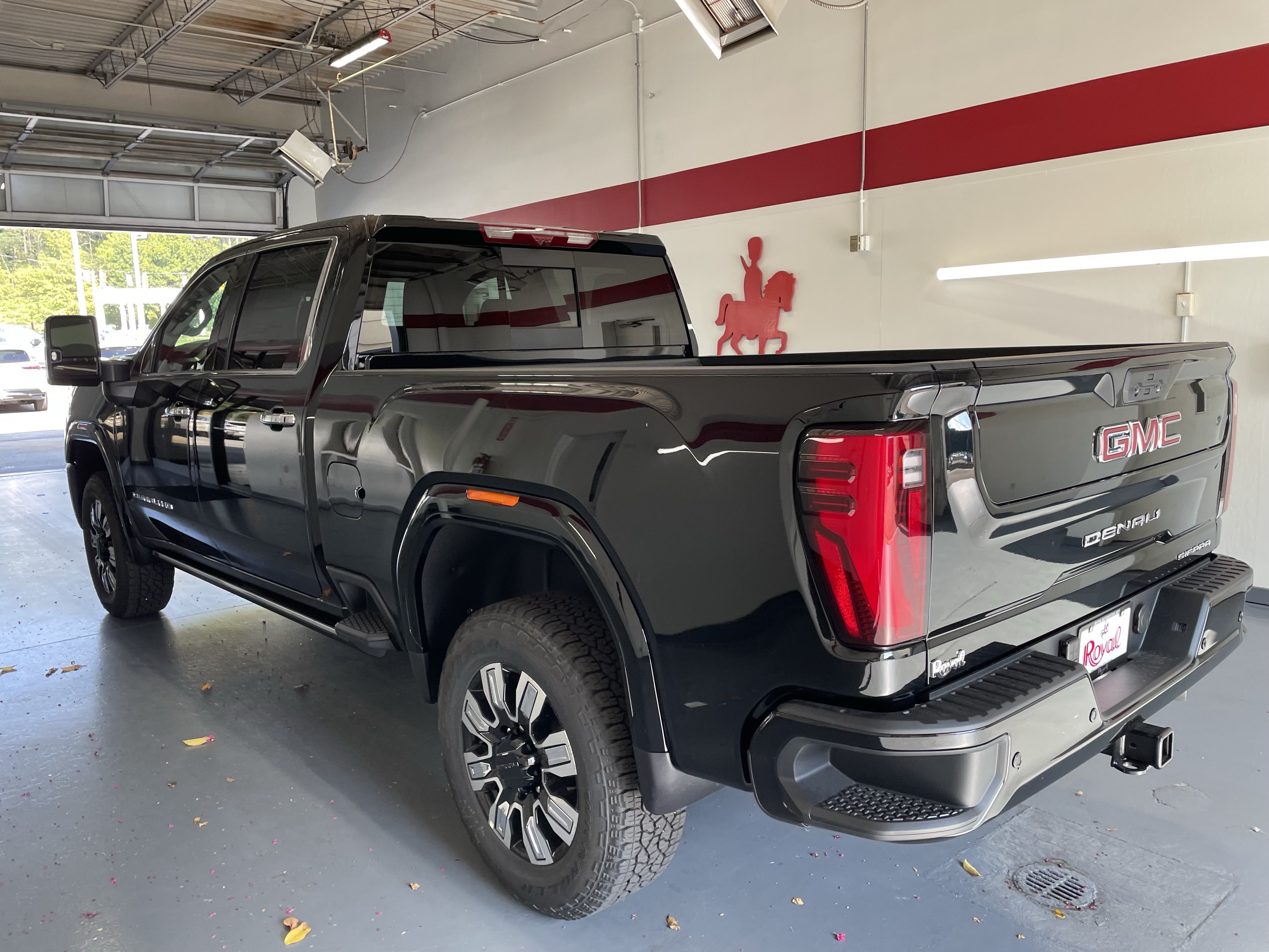 New 2026 GMC Sierra 2500 Denali w/ Denali Reserve Package AWD/4WD image 6