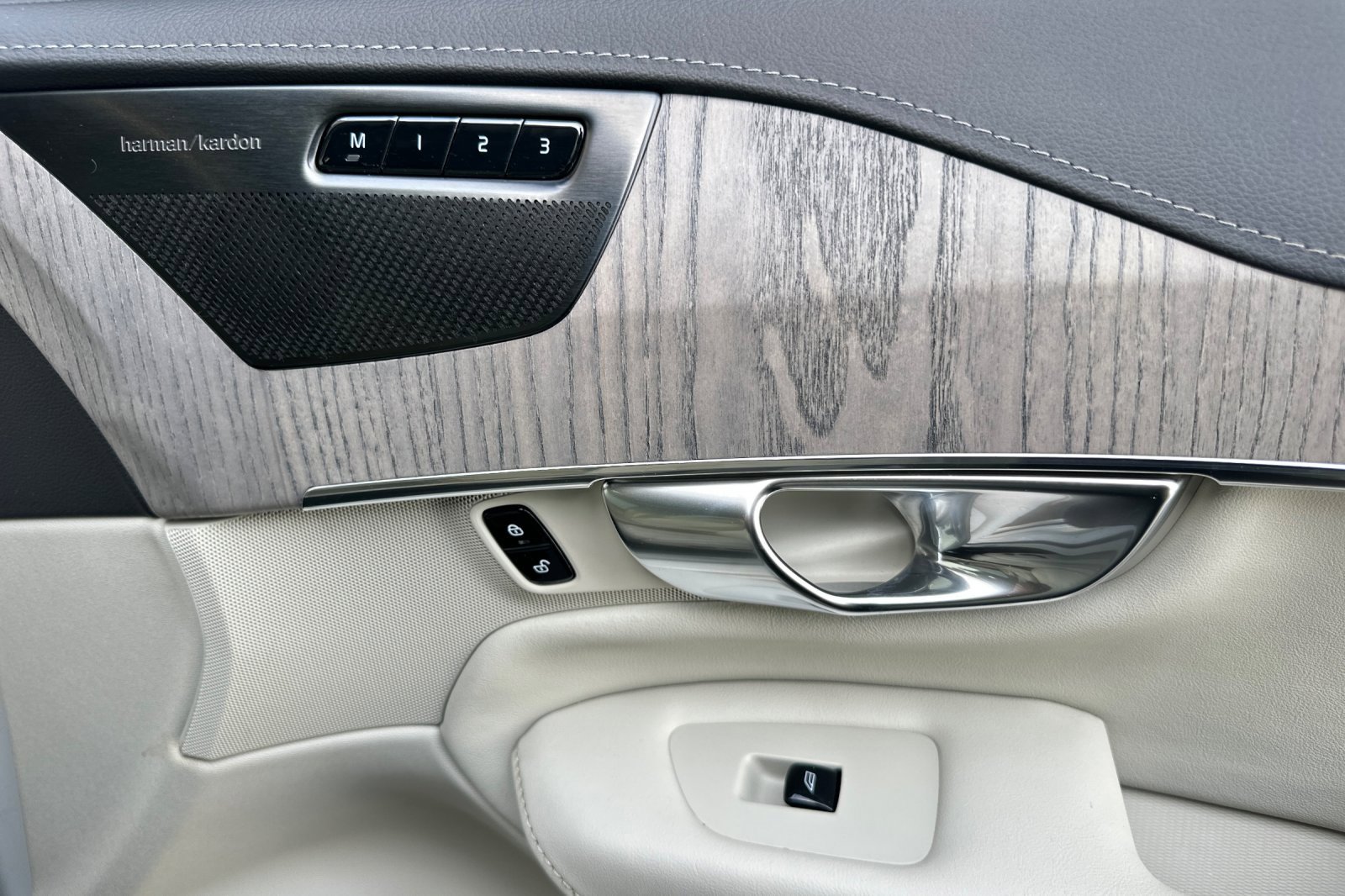 Used 2023 Volvo XC90 T8 Ultimate image 20