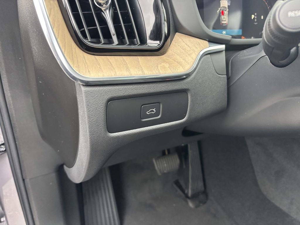 New 2026 Volvo XC60 B5 Plus w/ Protection Package Premier image 14
