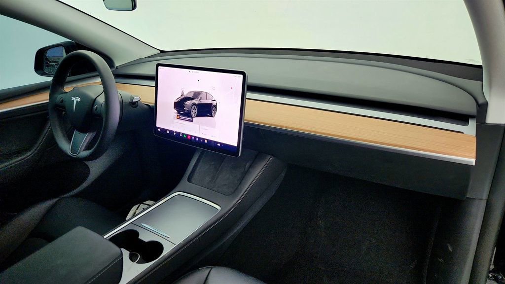 Used 2025 Tesla Model Y Long Range image 27