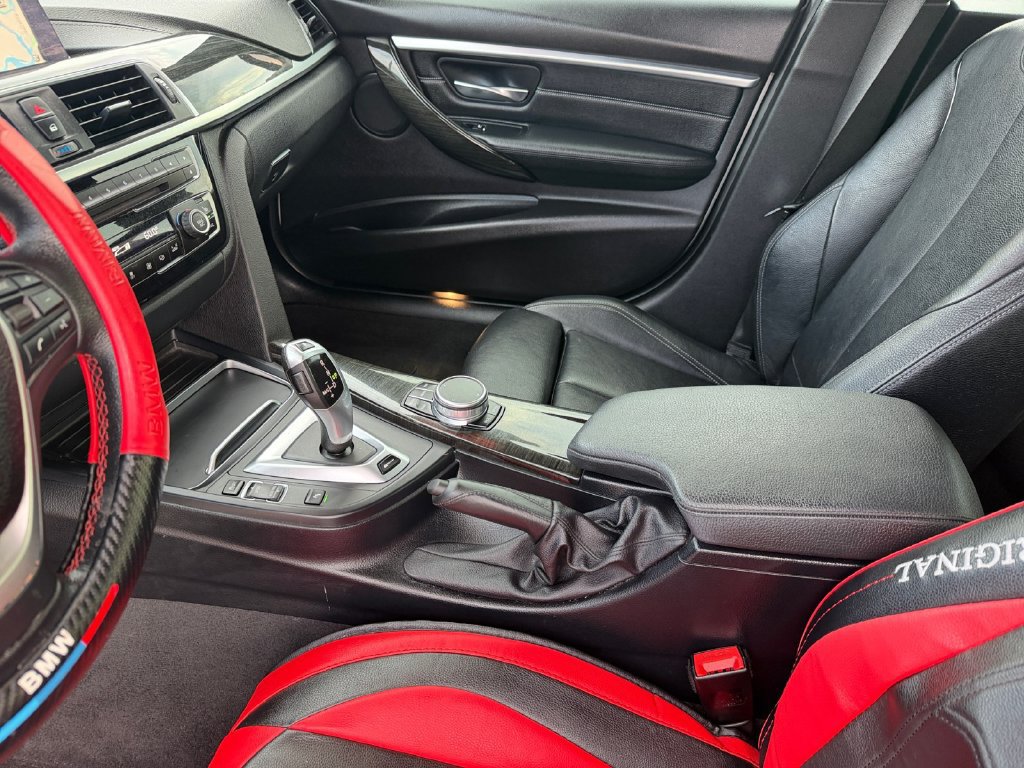 Used 2018 BMW 330e w/ Premium Package RWD image 12