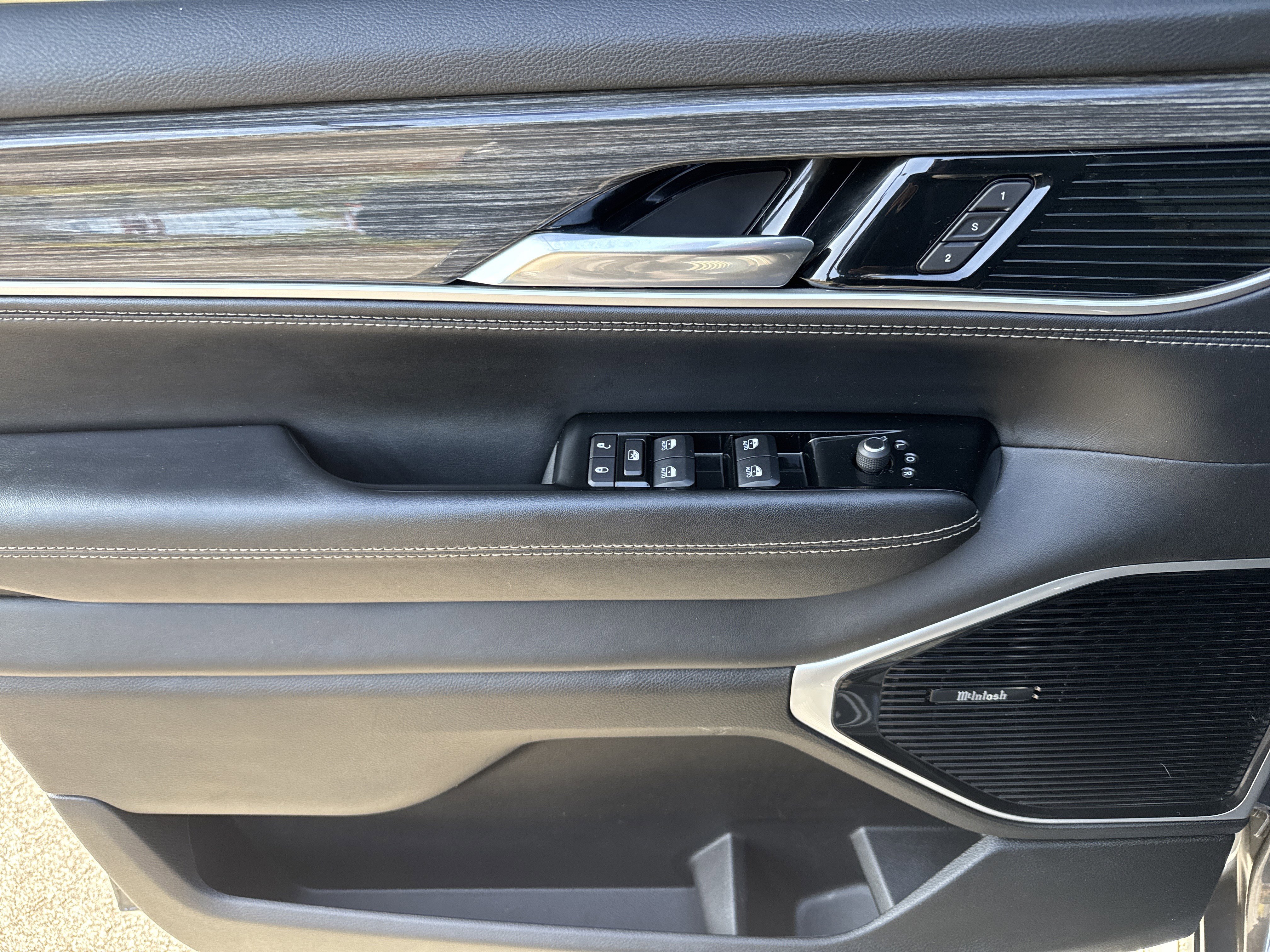 Used 2022 Jeep Wagoneer Series III w/ Premium Group I image 14