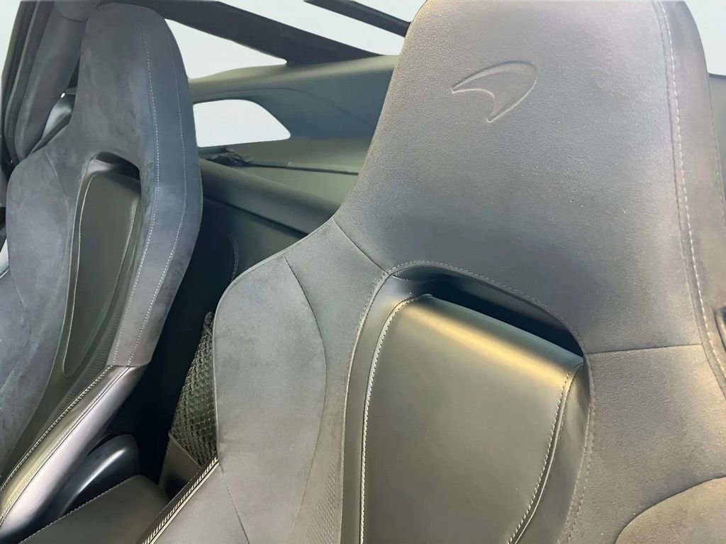 Used 2018 McLaren 720S image 13