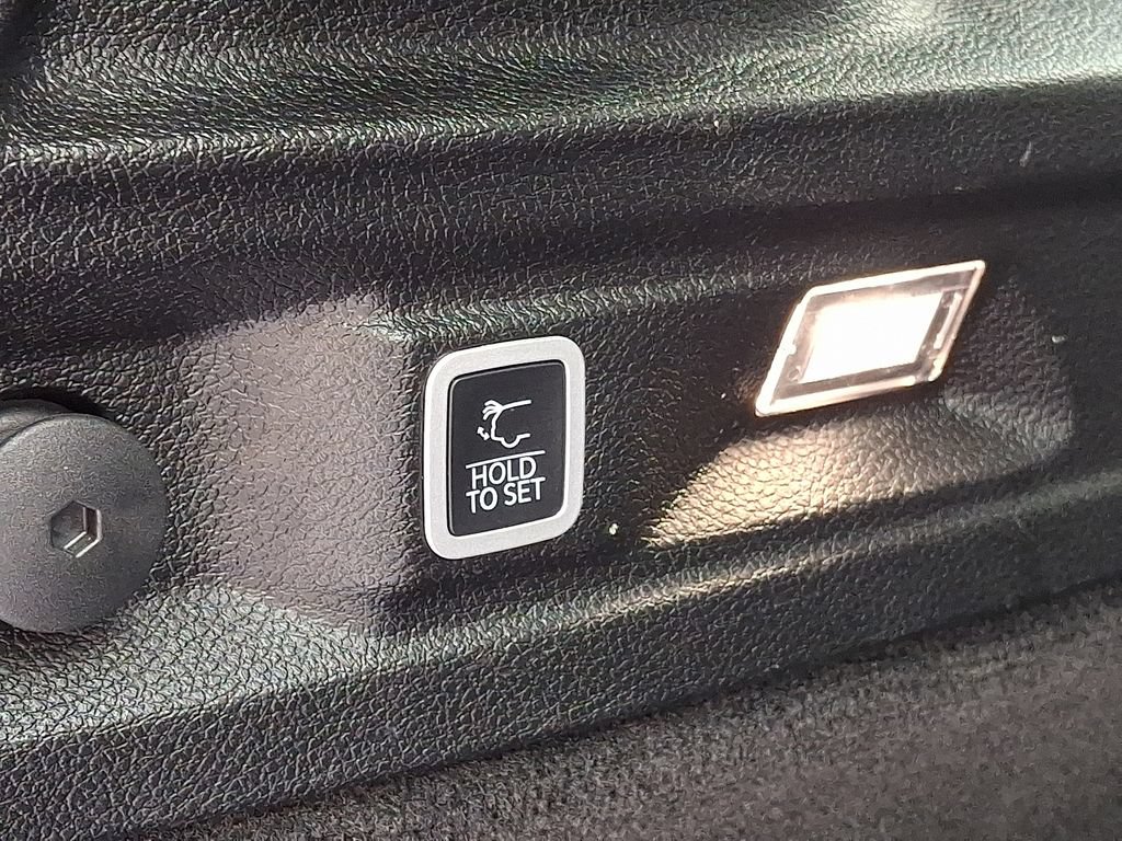 Used 2021 Jeep Grand Cherokee L Overland w/ Luxury Tech Group IV AWD/4WD image 34