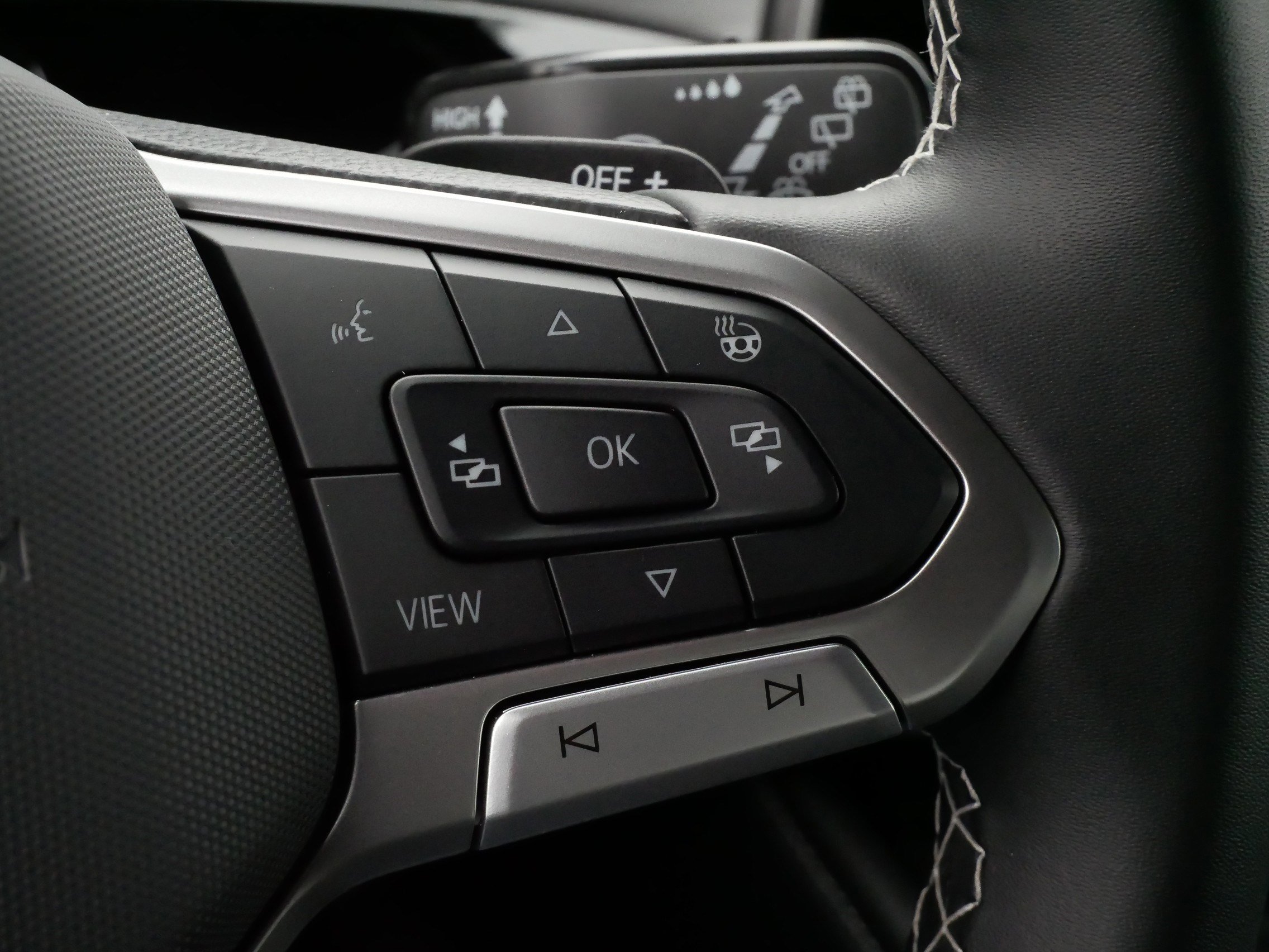 Used 2024 Volkswagen Atlas Cross Sport SE image 26