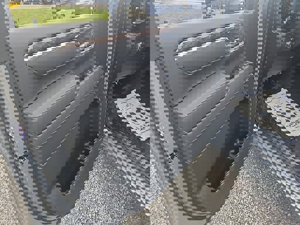 New 2026 GMC Sierra 2500 SLE image 9