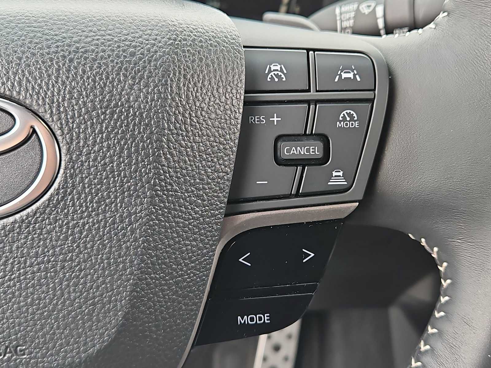Used 2025 Toyota Camry SE w/ Convenience Package FWD image 24