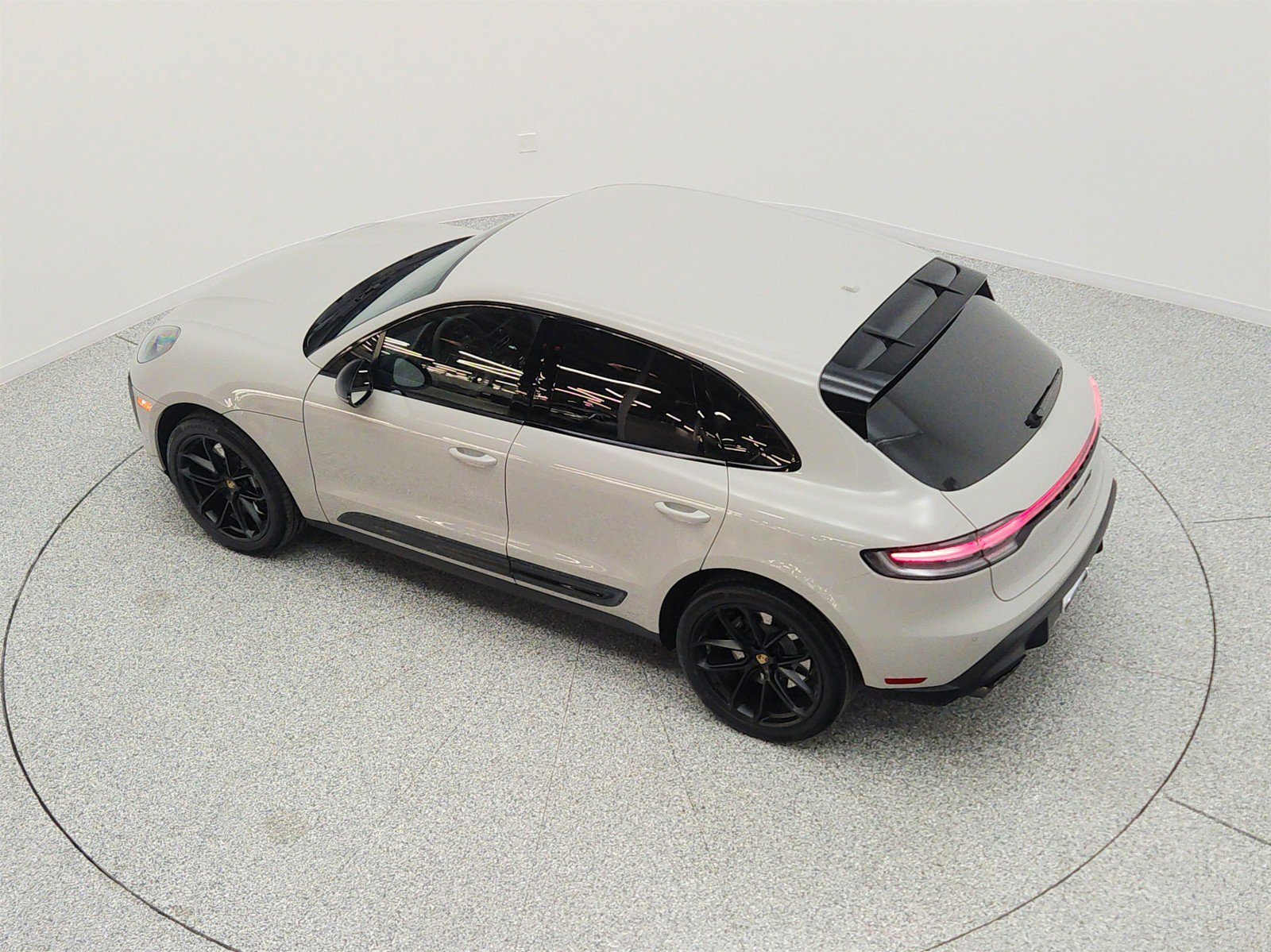 Used 2024 Porsche Macan GTS AWD/4WD image 29