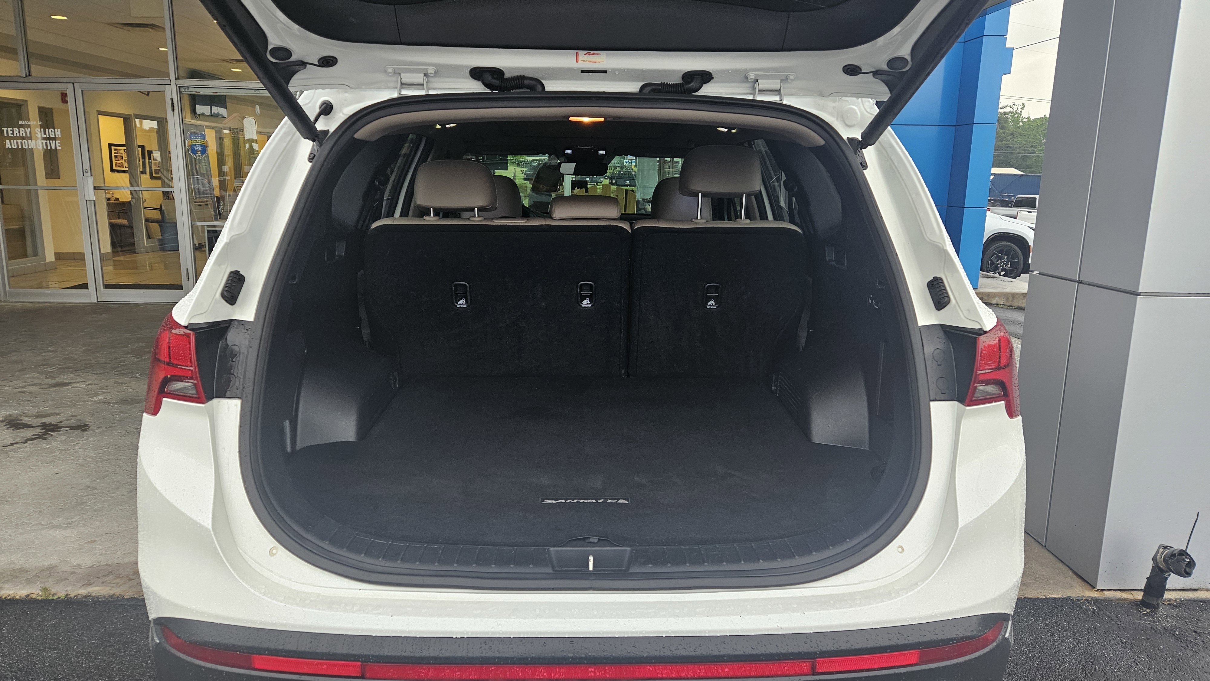 Used 2022 Hyundai Santa Fe SEL w/ Convenience + Premium Package FWD image 8